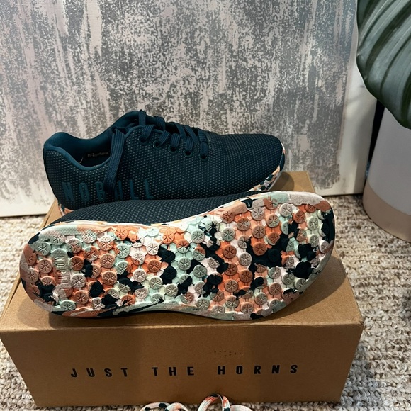 Tealish no bull shows. Like new - Picture 3 of 3